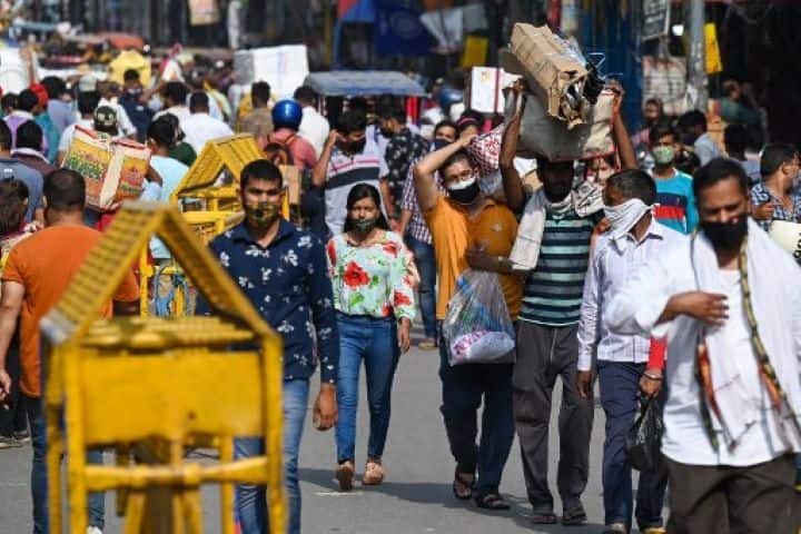 Coronavirus in India Delhi HC Sends Notice To Centre and Delhi Government no social distancing covid norms followed 'Devastation By Second Wave Still In Memory': Delhi HC Issues Notice Over Overcrowding In Markets