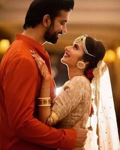 দ্বিতীয় বিবাহবার্ষিকীতে বিয়ের ছবি শেয়ার করলেন সুস্মিতার ভাই ও তাঁর স্ত্রী চারু