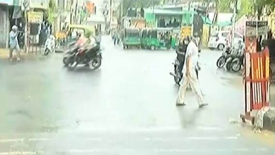 વડોદરામાં વરસાદ શરૂ થતાં વાતાવરણમાં ઠંડક પ્રસરી, નીચાણવાળા વિસ્તારોમાં પાણી ભરાયા