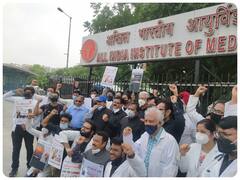 दिल्ली में AIIMS के बाहर डॉक्टरों का प्रदर्शन, सेंट्रल प्रोटेक्शन एक्ट की कर रहे हैं मांग