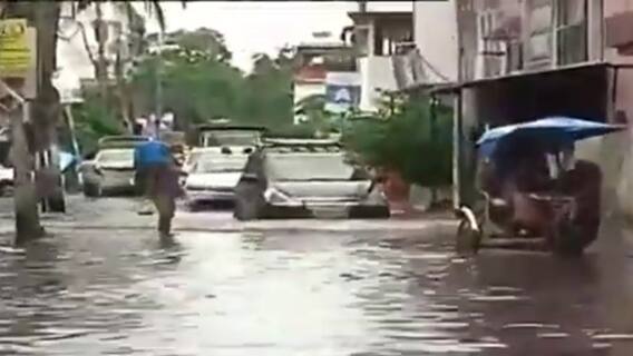 Kolkata Heavy Rain: শুক্রবারও জলের তলায় টালিগঞ্জের মতিলাল গুপ্ত রোডের বিস্তীর্ণ এলাকা
