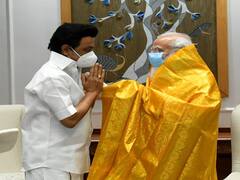 Stalin Gift to PM Modi : ’பிரதமரிடம் முதல்வர் மு.க.ஸ்டாலின் கொடுத்த பரிசு  என்ன தெரியுமா.. ?