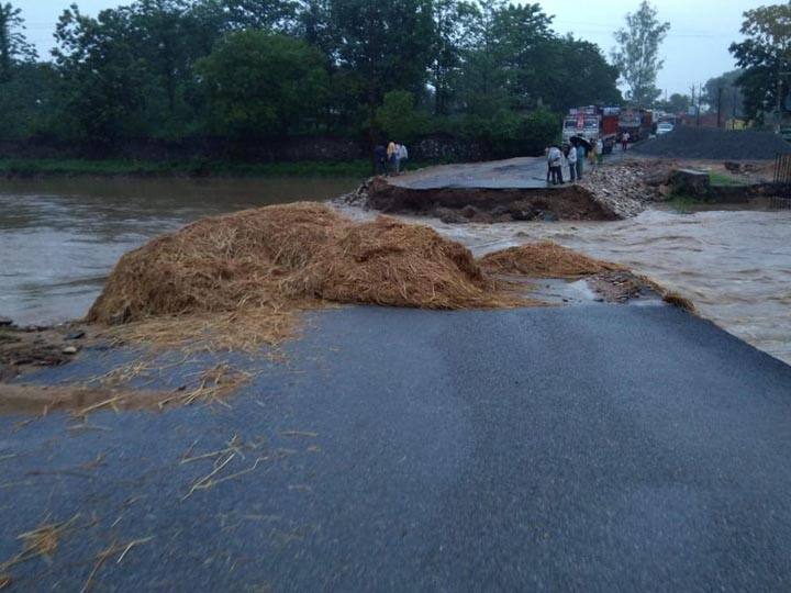 Bridge damaged in Sonbhadra on National highway due to heavy Rain ann भारी बारिश के चलते सोनभद्र को झारखंड से जोड़ने वाला पुल बह गया, प्रशासन ने डायवर्ट किया ट्रैफिक