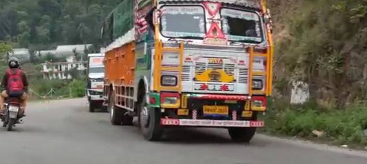 ਜਦੋਂਕਿ ਸੋਲਨ ਦੇ ਵਧੀਕ ਐਸਪੀ ਐਸਪੀ ਅਸ਼ੋਕ ਵਰਮਾ ਨੇ ਦੱਸਿਆ ਕਿ ਟ੍ਰੈਫਿਕ ਜਾਮ ਦੇ ਮੱਦੇਨਜ਼ਰ ਸਥਿਤੀ ਕੰਟ੍ਰੋਲ ਕਰਨ ਲਈ ਅਤਿਰਿਕਤ ਜਵਾਨ ਤਾਇਨਾਤ ਕੀਤੇ ਗਏ। ਪੁਲਿਸ ਇਸ ਨਾਲ ਨਜਿੱਠਣ ਲਈ ਹਰ ਸਥਿਤੀ 'ਤੇ ਨਜ਼ਰ ਰੱਖ ਰਹੀ ਹੈ।