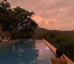 IN PICS | साराने शेअर केले 'गर्ल गँग' सोबतचे Throwback फोटो