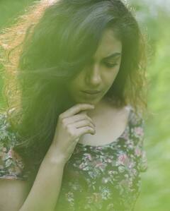 காதல் நீ… காயம் நீ… நீ… கண்களை கொள்ளையடிக்கும் நடிகை ரிது வர்மா..!