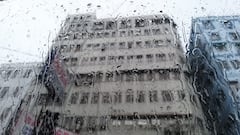 নিম্নচাপ ও ঘূর্ণাবর্তের জোড়া প্রভাব, রাজ্যে এখনই থামছে না বৃষ্টি