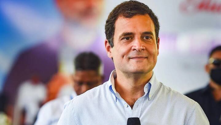 ਐਨਐਸਯੂਆਈ ਦੇ ਕੌਮੀ ਪ੍ਰਧਾਨ ਨੀਰਜ ਕੁੰਦਨ ਨੇ ਕਿਹਾ ਕਿ ‘ਸਾਡੇ ਨੇਤਾ ਰਾਹੁਲ ਜੀ ਮੰਨਦੇ ਹਨ ਕਿ ਵਾਇਰਸ ਫੈਲਣ ਦੀ ਬਜਾਏ ਸਾਨੂੰ ਟੀਕਾ ਲਗਵਾਉਣਾ ਚਾਹੀਦਾ ਹੈ ਤਾਂ ਜੋ ਵਾਇਰਸ ਫੈਲ ਨਾ ਜਾਵੇ।