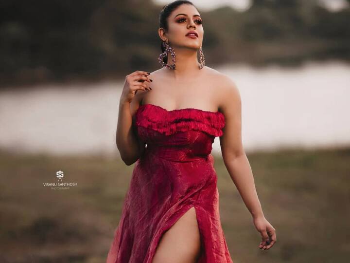 இனியாவின் சகோதரி ஸ்வாதியும் நடிகை என்பது குறிப்பிடத்தக்கது.