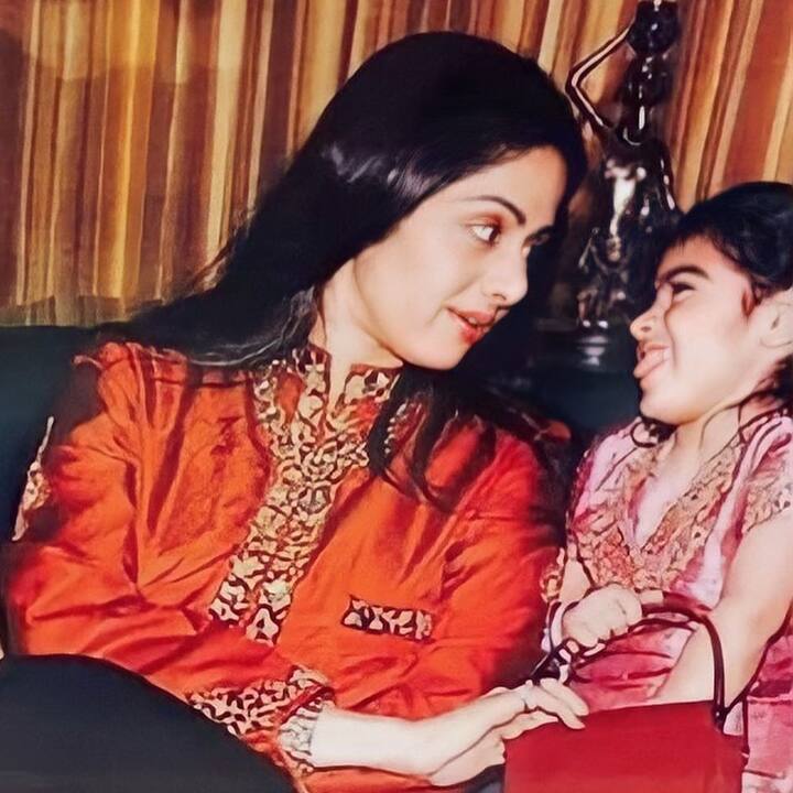 खुशीचे सोशल मीडिया हँडल पाहिल्यानंतर हे स्पष्ट झाले की तो खऱ्या आयुष्यात खूप ग्लॅमरस आहे. (Photo Credit : instagram @khushi05k)