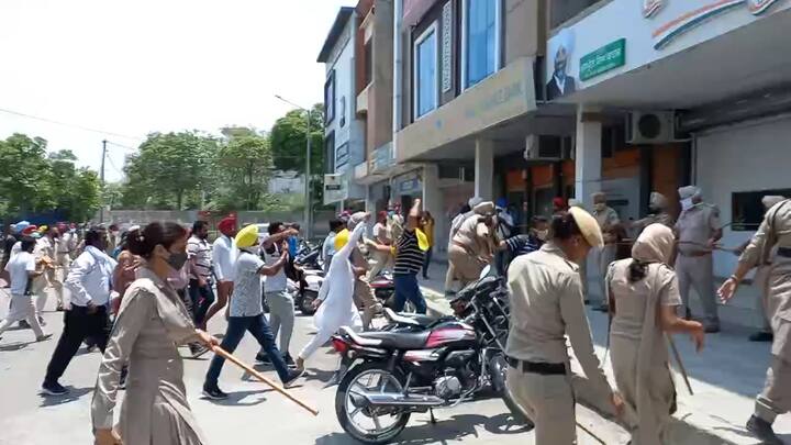 ਪ੍ਰਦਰਸ਼ਨਕਾਰੀ ਸੜਕ 'ਤੇ ਕੱਢ ਰਹੇ ਮਾਰਚ ਦੌਰਾਨ ਡਿਵਾਈਡਰ ਟੱਪ ਕੇ ਦਫ਼ਤਰ ਦੇ ਬਾਹਰ ਪਹੁੰਚੇ।