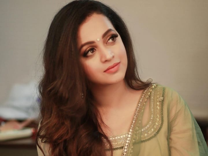 3 ஆண்டுகளில் 20-க்கும் மேற்பட்ட படங்களில் நடித்த பாவனா முதன்முதலில் தமிழில் நடித்த படம் 2006ம் ஆண்டு மிஷ்கின் இயக்கத்தில் வெளியான சித்திரம் பேசுதடி.