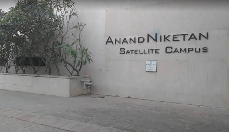 Discrimination in educating poor students also came against the grandfathering of Anand Niketan School in Ahmedabad ગરીબ વિદ્યાર્થીઓને શિક્ષણ આપવામાં પણ ભેદભાવ, અમદાવાદની આનંદ નિકેતન સ્કૂલની દાદાગીરી આવી સામે