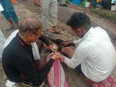 PHOTO : टँकर उलटला, डिझेल गोळा करण्यासाठी कोणी बादली, कॅन तर कोणी ड्रम घेऊन धावले!