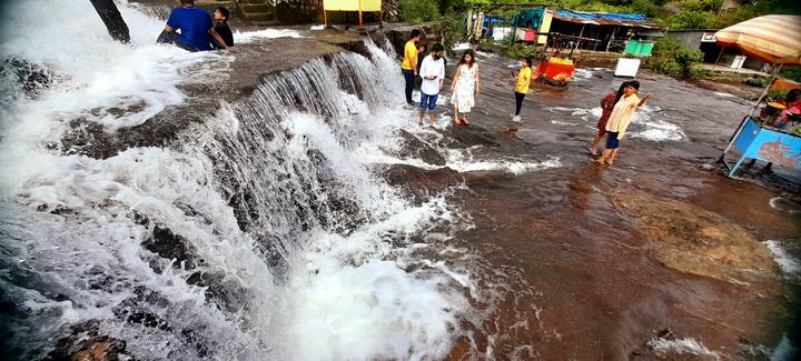 पर्यटनबंदी झुगारुन आलेल्या पर्यटकांना लोणावळा पोलिसांनी हुसकावून लावलं. पर्यटनबंदी असल्याने पोलिसांनी अशी भूमिका घेतली आहे.