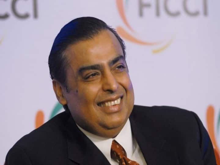 Reliance Share Price Today RIL shares red ahead will AGM 2021 Mukesh Ambani announcements make it green Reliance AGM 2021: আজ রিলায়েন্সের ৪৪ তম এজিএম, কী কী ঘোষণা করবেন মুকেশ অম্বানি? তাকিয়ে সকলে