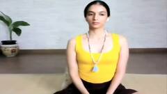 जानिए गर्दन के दर्द को योग से कैसे दूर करें? | Yoga Sammelan