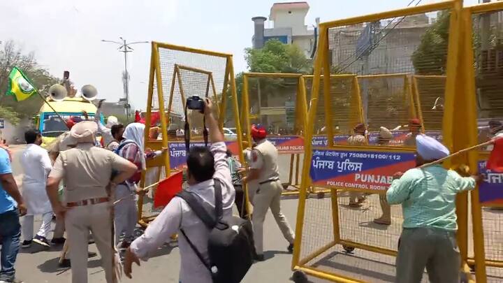 ਉਨ੍ਹਾਂ ਚੇਤਾਵਨੀ ਦਿੱਤੀ ਕਿ ਆਉਣ ਵਾਲੇ ਦਿਨਾਂ ਵਿੱਚ ਇਸ ਨੂੰ ਹਲਕੇ ਵਿੱਚ ਨਹੀਂ ਵੜਨ ਦਿੱਤਾ ਜਾਵੇਗਾ। ਅੱਜ ਪੰਜਾਬ ਭਰ ਵਿੱਚ ਤਿੰਨ ਥਾਵਾਂ 'ਤੇ ਡੇਢ ਲੱਖ ਮੁਲਾਜ਼ਮ ਪ੍ਰਦਰਸ਼ਨ ਕਰ ਰਹੇ ਹਨ। ਜੇਕਰ ਹੁਣ ਵੀ ਸਾਡੀਆਂ ਮੰਗਾਂ ਨਾ ਮਾਨੀਆਂ ਤਾਂ ਸੰਘਰਸ਼ਤਿੱਖਾ ਕੀਤਾ ਜਾਵੇਗਾ।