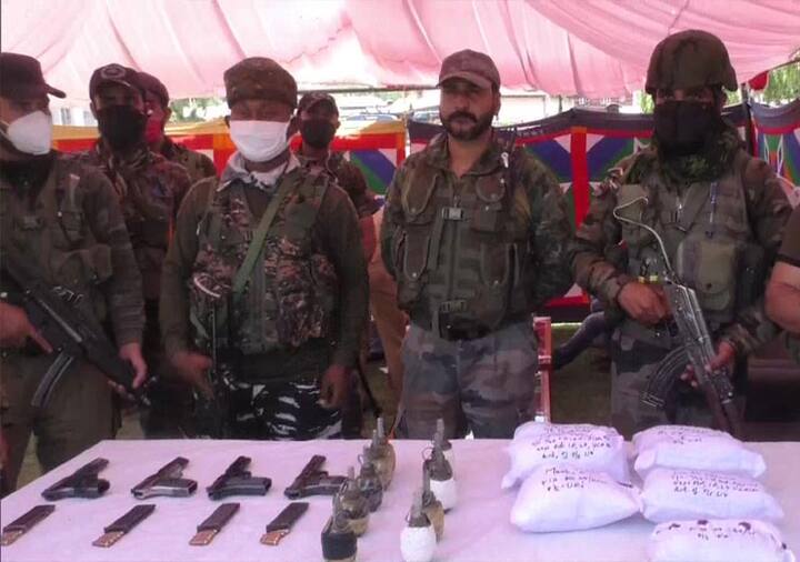 Baramulla Police busted narco terror module pistols grenades cash vehicles jammu kashmir बारामूला में नार्को टेरर मॉड्यूल का पर्दाफाश, पिस्तौल समेत 45 करोड़ रुपये की हेरोइन बरामद