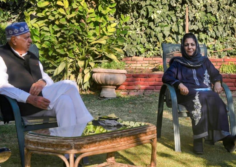 14 leaders of J&K Including Farooq abdulla and mehbooba mufti invited for meeting with PM Narendra Modi in Delhi फारूक अब्दुल्लाह और महबूबा मुफ्ती समेत J&K के 14 नेताओं को दिल्ली में PM के साथ बैठक के लिए आमंत्रित किया गया