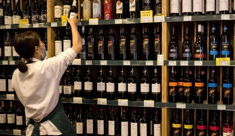 Australia files formal complaint with the WTO over Chin 's imposition of anti dumping duties on Australian wine exports ચીને ઓસ્ટ્રેલિયાથી આયાત થતાં શરાબ પર ડ્યૂટી લગાવતાં કોને કરી ફરિયાદ ?