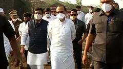 दादा हे वागणं बरं नव्हं! कार्यकर्ते अजितदादांचं ऐकत नाहीत? राष्ट्रवादीसाठी कोरोनाचे नियम वेगळे?