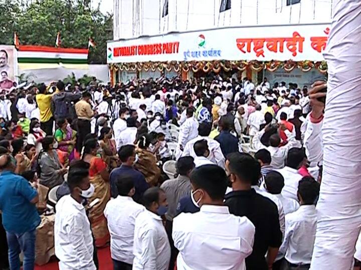 फिरण्यासाठी जिल्ह्याबाहेर जाणाऱ्यांना जिल्ह्यात परतल्यानंतर 15 दिवस क्वॉरन्टीन करण्याचा राज्य सरकारचा विचार आहे, असं अजित पवार म्हणाले.