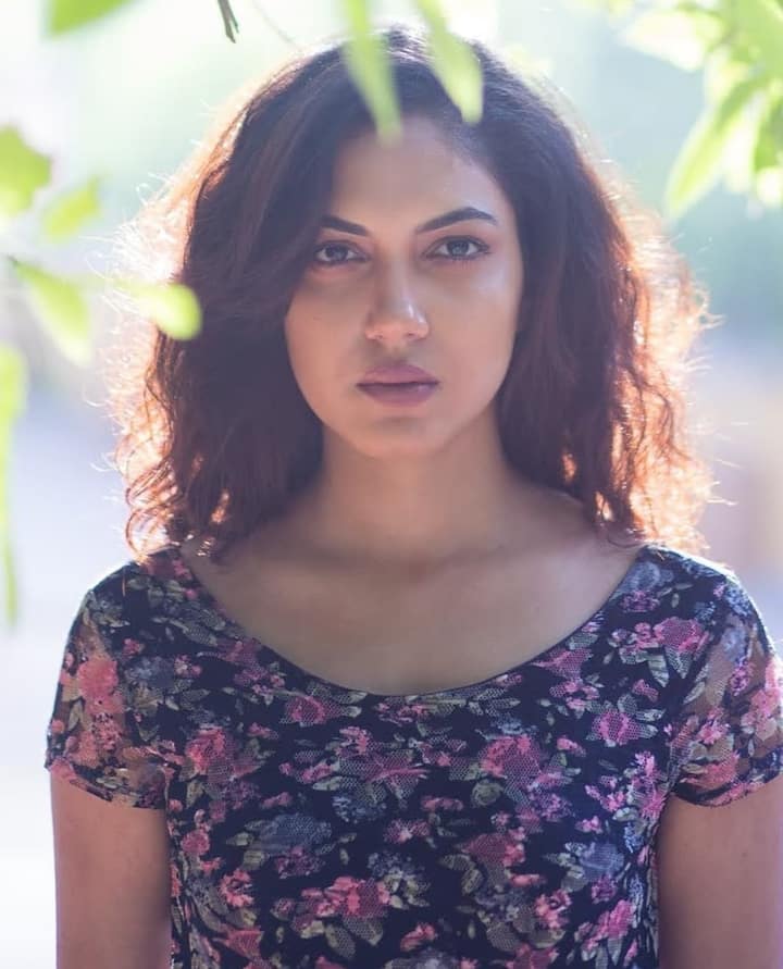 தொலைந்தேன் தனியே யாருமில்லை…