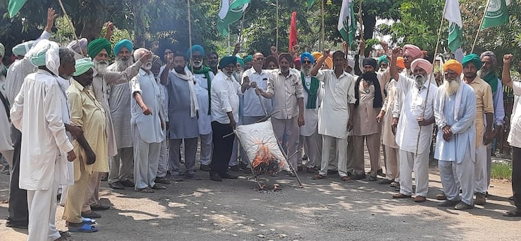 farmers in moga jagraon protested against union agriculture minister narender singh tomar ਤੋਮਰ ਖ਼ਿਲਾਫ਼ ਫੁੱਟਿਆ ਕਿਸਾਨਾਂ ਦਾ ਗੁੱਸਾ