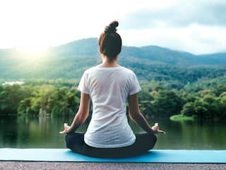 Career in Yoga: इन कोर्सेस के बाद योग की फील्ड में बना सकते हैं शानदार करियर, जानें कहां से करें कोर्स
