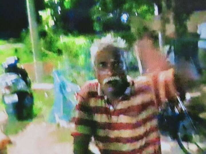 Forester trying to stab a drunken reporter with a knife மயிலாடுதுறை : மதுபோதையில் கத்தியுடன் செய்தியாளர்களைத் துரத்திய வனக்காவலர்கள் : என்ன நடந்தது?