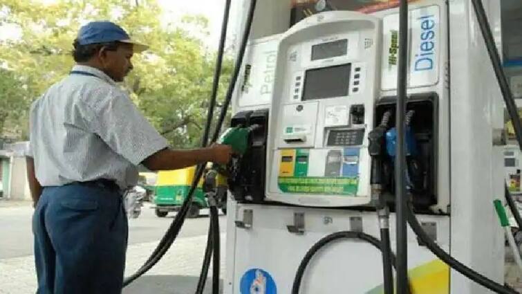 After a day's break, the price of petrol-diesel has gone up again today. Diesel is more expensive than petrol in Gujarat Petrol Diesel Price: એક દિવસના વિરામ બાદ આજે ફરી પેટ્રોલ-ડીઝલની કિંમત વધી, ગુજરાતમાં પેટ્રોલ કરતાં ડિઝલ મોંઘું