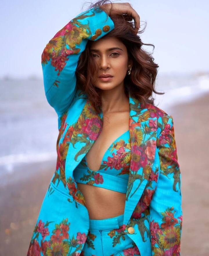 मीडिया रिपोर्ट्स में कहा गया है शो मेकर्स ने एक्ट्रेस जेनिफर विंगेट को बिग बॉस 15 के लिए अप्रोच किया गया है. जेनिफर विंगेट के फैंस लाखों में हैं. एक्ट्रेस टीवी की दुनिया में एक अलग पहचान भी रखती हैं.