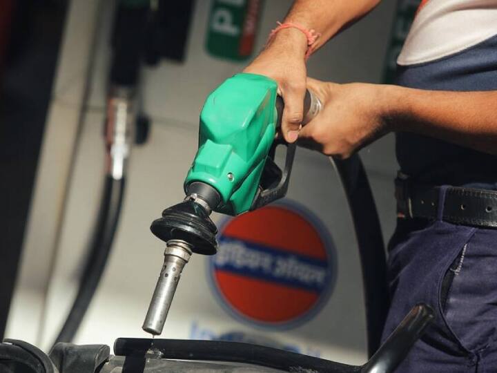 Fuel Price Hike: Petrol Inches Towards Rs 100/Litre in Patna, Thiruvananthapuram; Check City-Wise Rates Fuel Price Hike: Petrol Inches Towards Rs 100/Litre in Patna, Thiruvananthapuram; Check City-Wise Rates