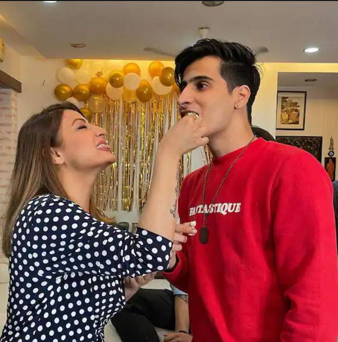 ਟੀਵੀ ਦੀ ਮਸ਼ਹੂਰ ਅਦਾਕਾਰਾ ਉਰਵਸ਼ੀ ਢੋਲਕੀਆ ਨੇ ਇੱਕ ਦਿਨ ਜੁੜਵਾ ਬੇਟਿਆਂ ਦਾ ਜਨਮ ਦਿਨ ਮਨਾਇਆ।