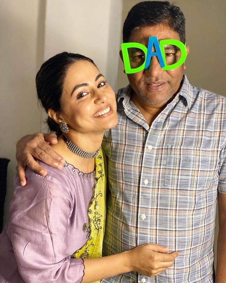 हिना खान की इस पोस्ट पर करिश्मा तन्ना, सुरभि ज्योति, रश्मि देसाई, आमना शरीफ, अमृता खनविलिकर समेत टीवी इंडस्ट्री के उनके दोस्त और कलाकारों ने दिल वाले इमोजी को पोस्ट किया.