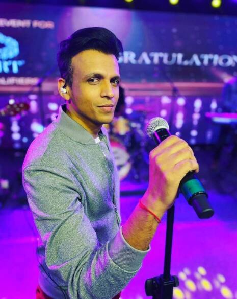 इंडियन आयडल विजेता गायक अभिजीत सावंत यालाही या शोमध्ये सहभागी होण्याची ऑफर देण्यात आली आहे.