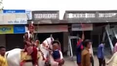 Banaskantha: નિષ્ણાતોની ચેતવણી છતા પાલનપુરમાં નીકળેલા વરઘોડામાં કોરોનાના નિયમોના ઉડ્યા ધજાગરા