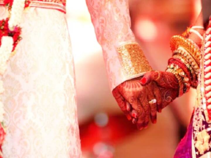 groom hand started trembling while sindur daan the bride refused to marry procession hostage in uttar pradesh ann गोपालगंजः दूल्हे का कांपने लगा हाथ तो दुल्हन ने किया शादी से इनकार, बारातियों को बनाया बंधक