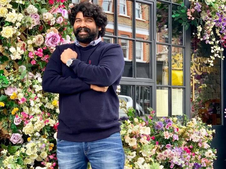 இவரது முதல் தயாரிப்பு முயற்சி துல்கர் சல்மான் மற்றும் பார்வதி திருவொத்து நடித்த ‘சார்லி’.