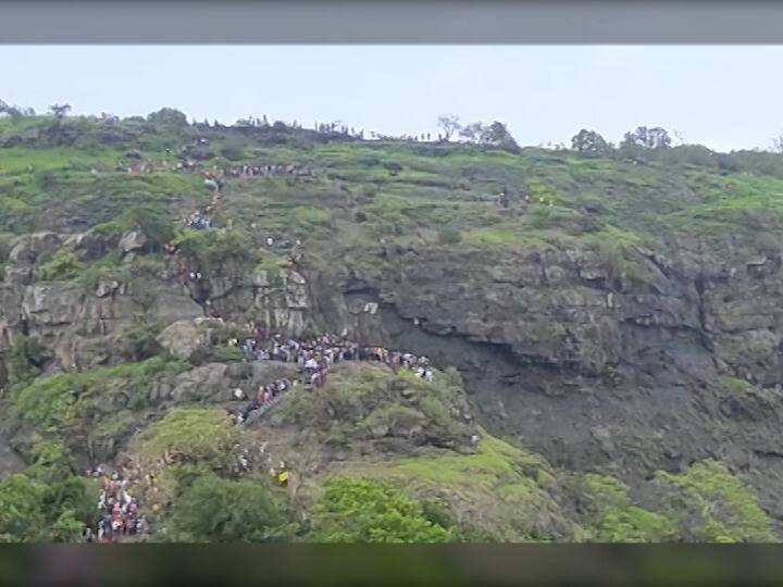 Maharashtra Tourism crowd of tourists at tourist places, police action in some places including Amboli, Trimbakeshwar, Palghar पर्यटनस्थळांवर पर्यटकांची तुफान गर्दी, आंबोली, त्र्यंबकेश्वरसह काही ठिकाणी पोलिसांकडून कारवाई