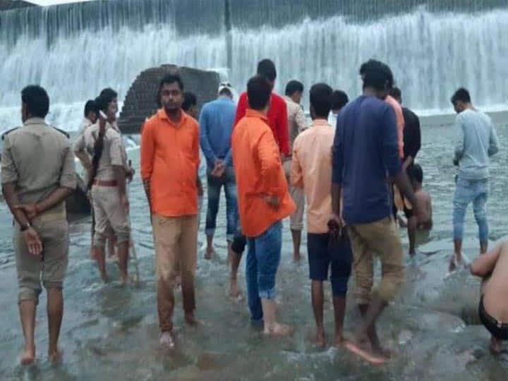 One died among four friends during Picnic at Dam in Chandauli Uttar Pradesh ann दोस्तों के लिये बांध पर पिकनिक मनाना पड़ा भारी, गहरे पानी में डूबकर एक की मौत