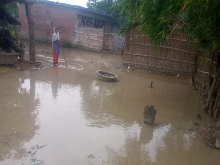 पीलीभीतः शारदा बनबसा बैराज से पानी छोड़ने से दर्जनों घरों में पानी भरा, नाकाफी साबित हो रहे प्रशासन के प्रयास