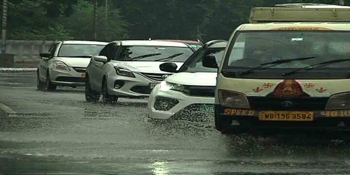 বুধবার রাতের প্রবল বৃষ্টির পর কেটে গেছে চার চারটে দিন। এখনও জলমগ্ন সরশুনার বিস্তীর্ণ এলাকা।