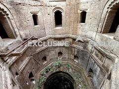 PHOTO : अरेच्चा! विहिरीत घर, तुम्ही कधी पाहिलंय?