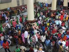 बारिश के कारण ईंट भट्ठों का काम रुका, मुरादाबाद स्टेशन पर सैकड़ों मजदूर घर वापस जाने के लिए इकट्ठा हुए