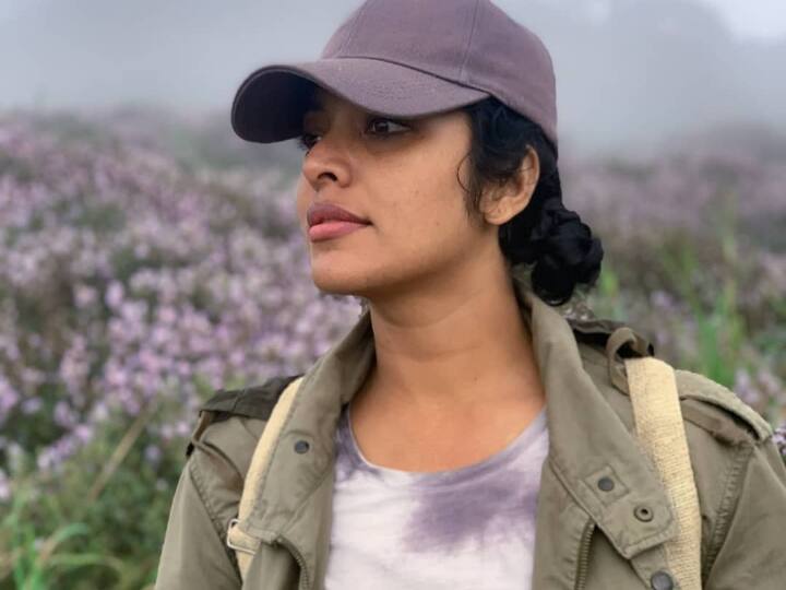 2009-ல் வெளியான ருது, இவரது முதல் படம்