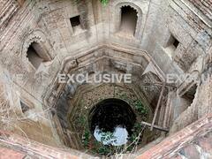 PHOTO : अरेच्चा! विहिरीत घर, तुम्ही कधी पाहिलंय?