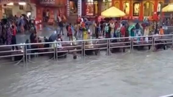 भारी बारिश से नदियों में सैलाब...यूपी से उत्तराखंड तक इलाके हो गए पानी पानी | Mudde Ki Baat