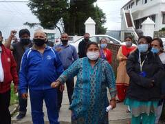 उत्तराखंड: मसूरी में बूंद-बूंद पानी को तरसे लोग, गुस्साए लोगों ने अधिकारियों के खिलाफ की नारेबाजी